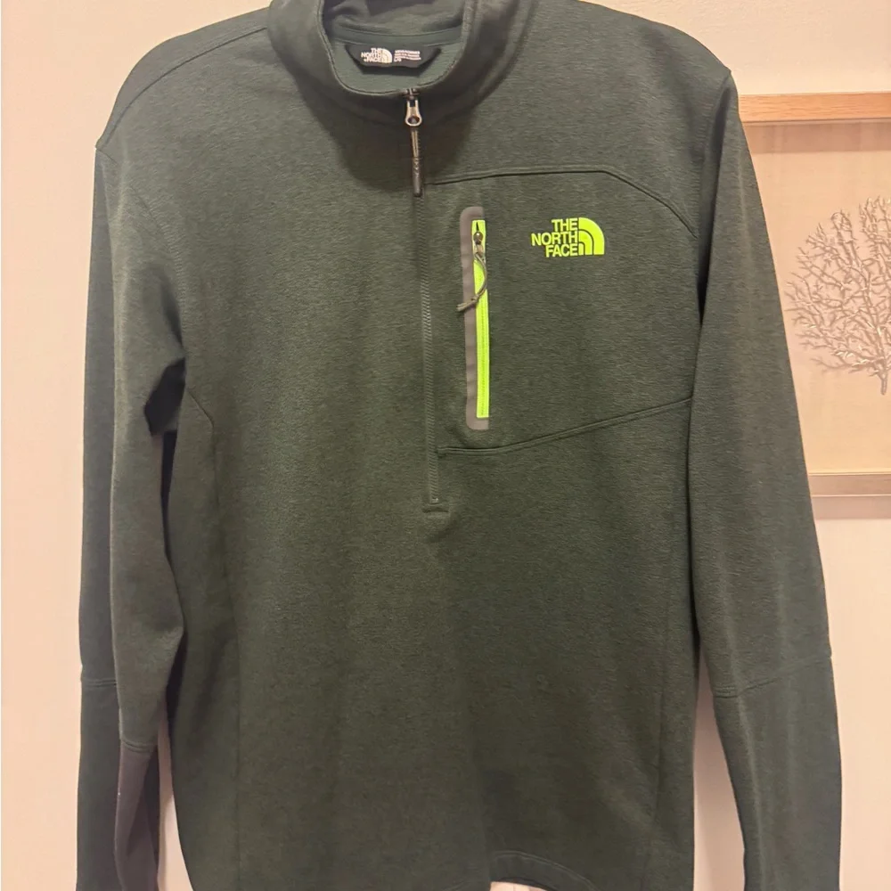 The North Face Green 1/4 Zip Pullover with Neon Yellow Details Size‎ Large